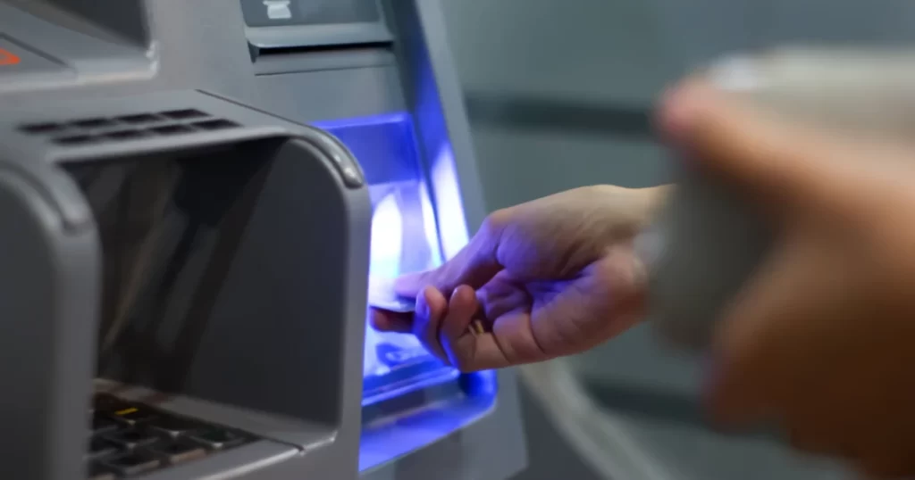 Kelebihan Memakai ATM untuk Setor Tunai