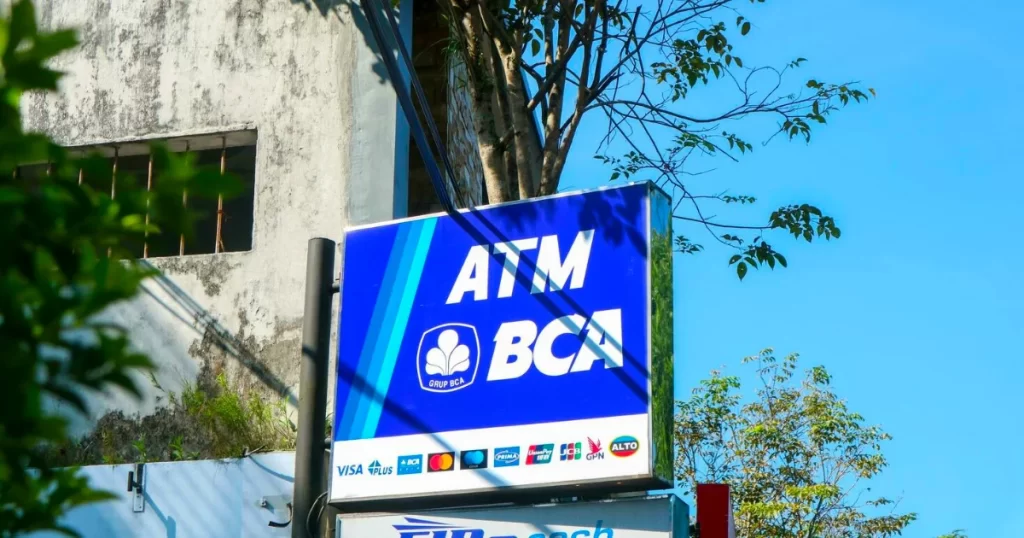 Cara Tarik Tunai BCA di ATM 