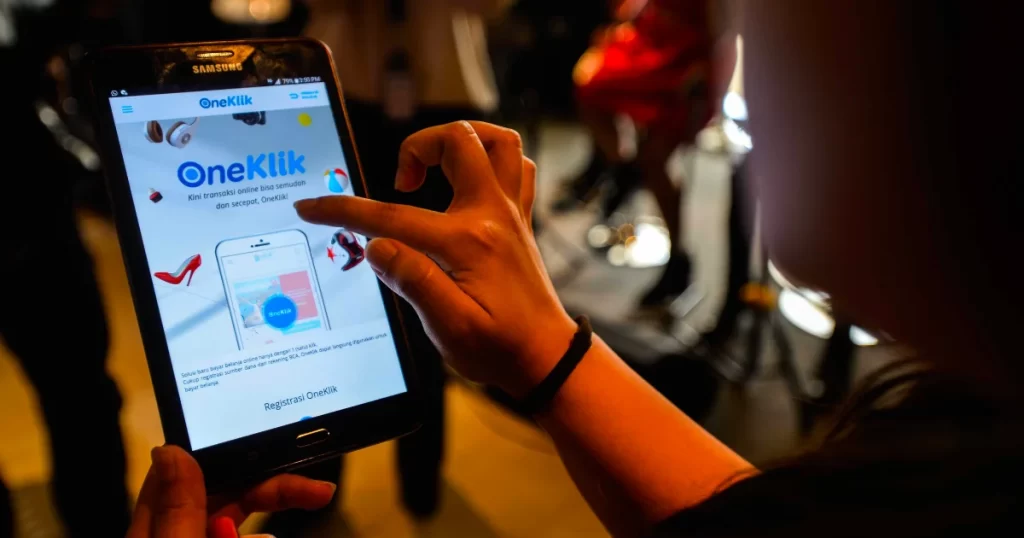 Mudah! 4 Cara Transfer BCA ke GoPay yang Aman! 2 Mudah! 4 Cara Transfer BCA ke GoPay yang Aman! (Cara Transfer BCA ke GoPay Menggunakan BCA OneKlik)