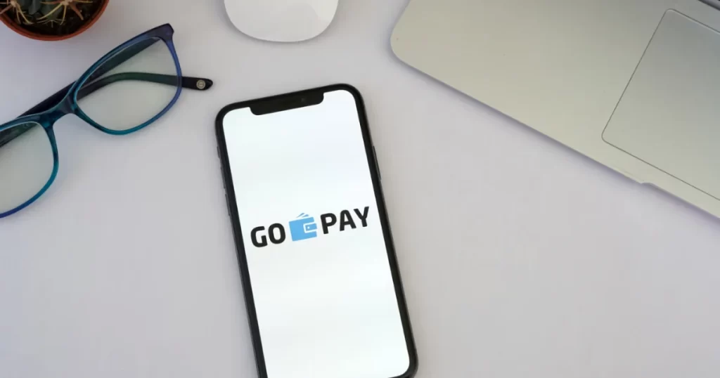 Mudah Banget! Cara Transfer GoPay ke Dana yang Anti Ribet (Keuntungan Menggunakan GoPay Plus)